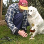Hund mit Pokal